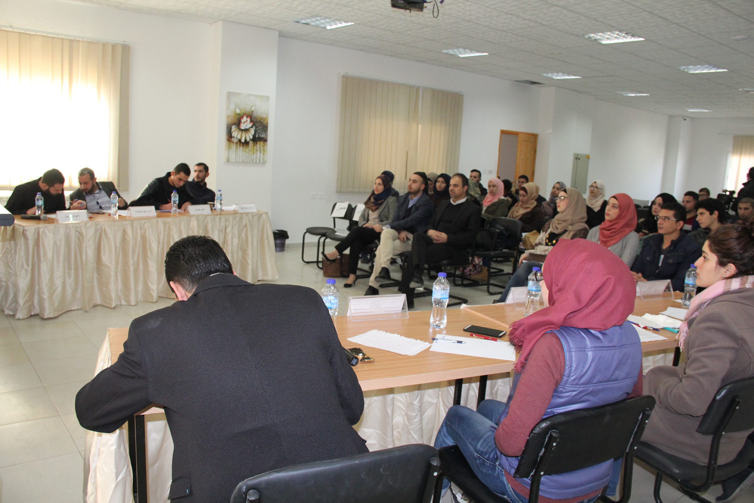 جمعية التنمية المجتمعية والتعليم المستمروملتقى الطلبة تعقدان مناظرة عامة